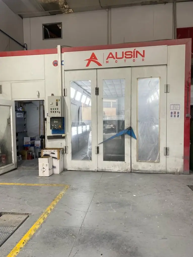 Exterior de la cabina de pintura de Ausín Motor