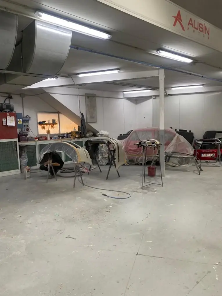 Zona de chapa y preparación de piezas de Ausín Motor